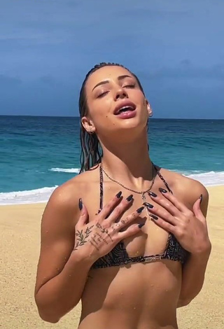 5. Luscious Charly Jordan Shows Butt at the Beach