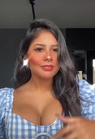 3. Sultry Cinthia Cruz Shows Cleavage in Checkered Crop Top