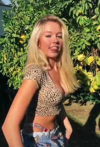 2. Cute Nicole Nuanez Shows Cleavage in Leopard Crop Top