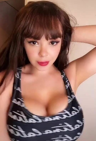 2. Sweet Danyan Cat Shows Cleavage in Cute Crop Top and Bouncing Boobs