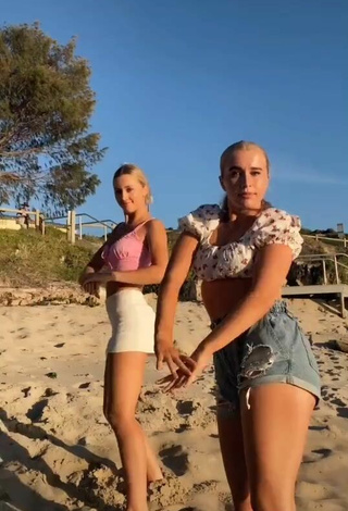 5. Beautiful Caitlin Cummins in Sexy Pink Crop Top at the Beach