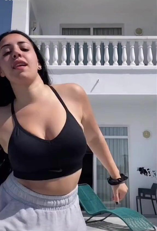 4. Titillating Carla Flila Shows Cleavage in Black Crop Top (Side Boob)