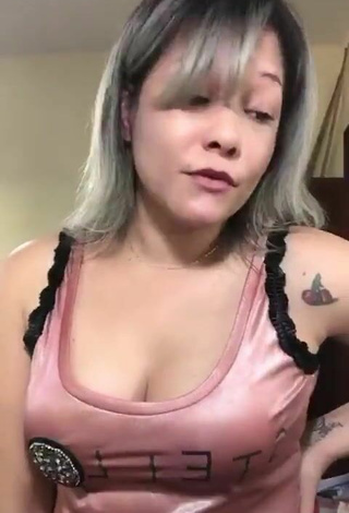 2. Luscious Daylana Espíndola Shows Cleavage