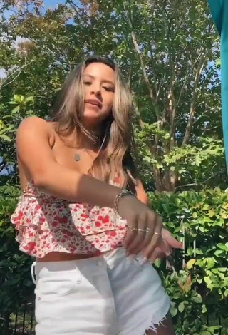 3. Sexy Devin Ramirez Shows Cleavage in Floral Crop Top