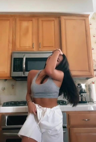 4. Titillating Devin Ramirez Shows Cleavage in Grey Crop Top