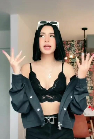 1. Beautiful Dominik Elizabeth Reséndez Robledo Shows Cleavage in Sexy Black Crop Top