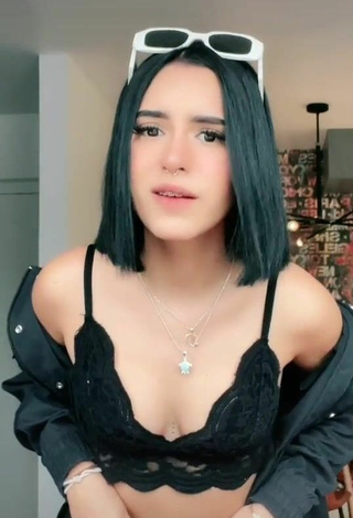 3. Beautiful Dominik Elizabeth Reséndez Robledo Shows Cleavage in Sexy Black Crop Top