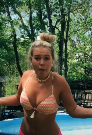 Cute Emily Diane Shows Cleavage in Bikini