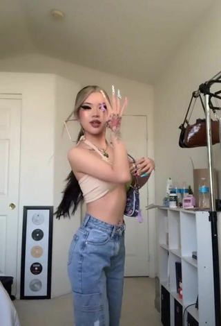 Luscious irenedoll Shows Cleavage in Crop Top (Side Boob)