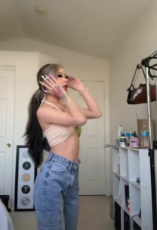 3. Luscious irenedoll Shows Cleavage in Crop Top (Side Boob)