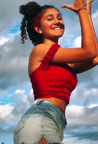 3. Luscious Isabela Shows Cleavage in Red Crop Top