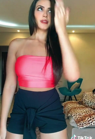 6. Luscious Isa Pinheiro Shows Cleavage in Pink Tube Top