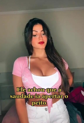 2. Titillating Isa Pinheiro Shows Cleavage in Crop Top