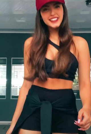 6. Gorgeous Isa Pinheiro Shows Cleavage in Alluring Black Crop Top