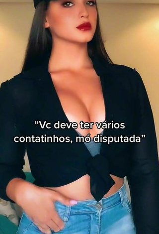 Hot Isa Pinheiro Shows Cleavage in Black Crop Top