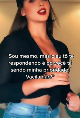 6. Hot Isa Pinheiro Shows Cleavage in Black Crop Top