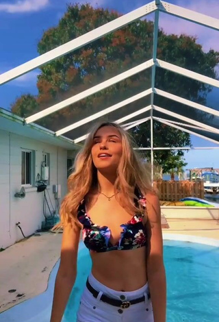 3. Luscious Faith Alexis in Floral Bikini Top at the Swimming Pool