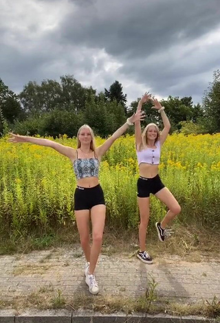 Sweetie Finja & Svea in Crop Top