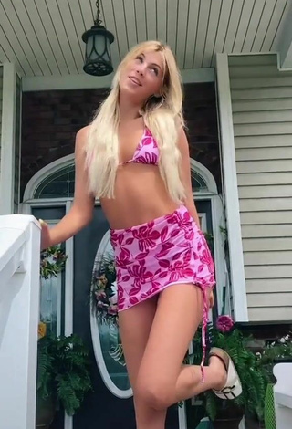 2. Sexy Gemajae in Floral Bikini