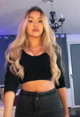 5. Sultry Gwendolyn Celine Shows Cleavage in Black Crop Top and Bouncing Boobs