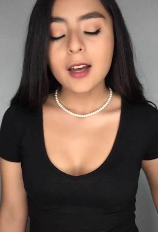 4. Sexy Brenda Vazquez Shows Cleavage in Black Top