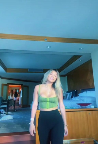 3. Luscious Isabella Patel Shows Cleavage in Green Crop Top