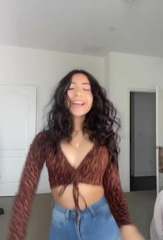 3. Sweet Jazlyn G Shows Cleavage in Cute Leopard Crop Top