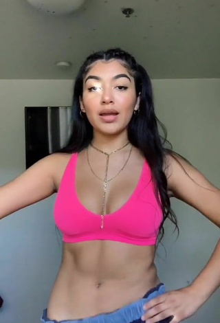 Breathtaking Jackie Ybarra Shows Cleavage in Pink Crop Top