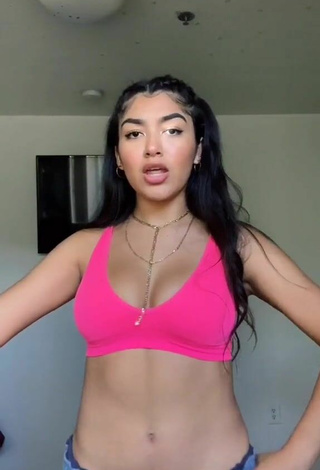 3. Breathtaking Jackie Ybarra Shows Cleavage in Pink Crop Top