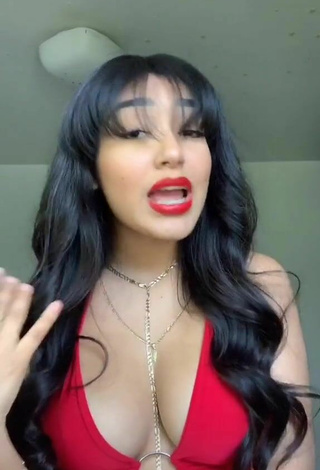 5. Titillating Jackie Ybarra Shows Cleavage