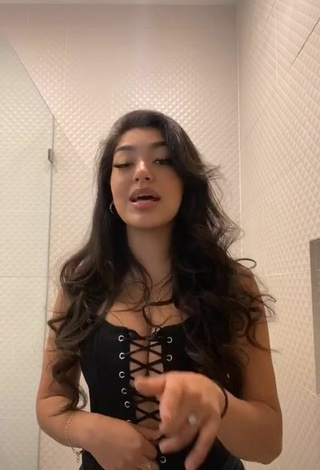 2. Sexy Jackie Ybarra Shows Cleavage