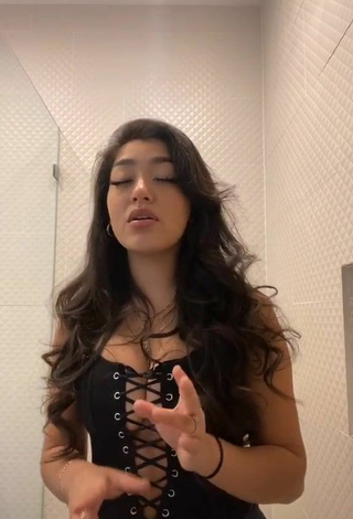 3. Sexy Jackie Ybarra Shows Cleavage