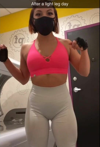 4. Sexy Jasmine Soliz in Grey Leggings