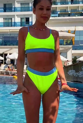 3. Sultry Maria Jeleniewska in Lime Green Bikini at the Pool