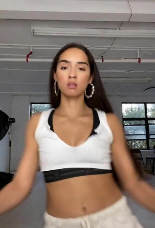 2. Sexy Katelyn Ashley in White Crop Top