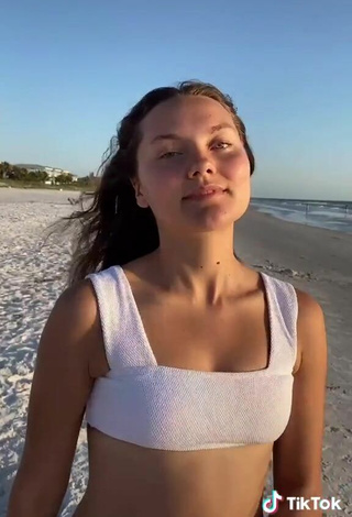 4. Titillating Katy Hedges in White Crop Top at the Beach