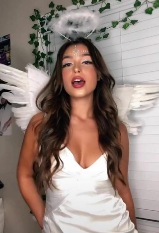 5. Gorgeous Destiny Salazar Shows Cleavage