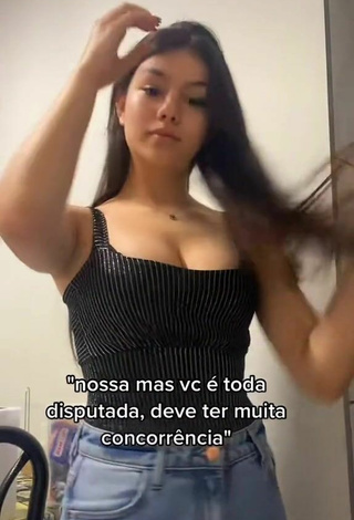 2. Sexy Dudinha Moraes Shows Cleavage in Black Top and Bouncing Boobs