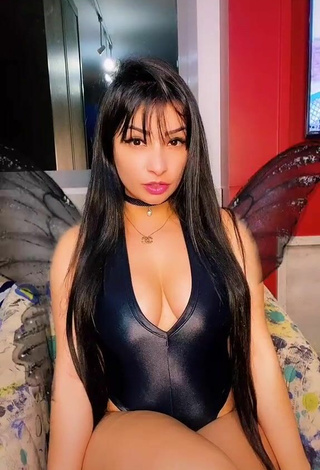 2. Sexy Emanuelly Raquel Shows Cleavage in Black Bodysuit