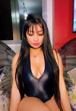 3. Sexy Emanuelly Raquel Shows Cleavage in Black Bodysuit