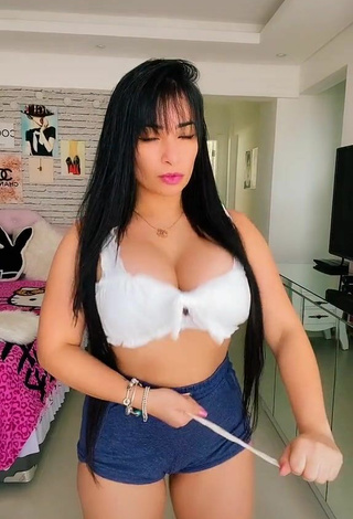 2. Luscious Emanuelly Raquel Shows Cleavage in White Crop Top and Bouncing Boobs