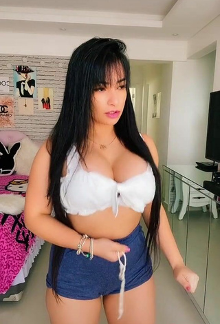 4. Luscious Emanuelly Raquel Shows Cleavage in White Crop Top and Bouncing Boobs