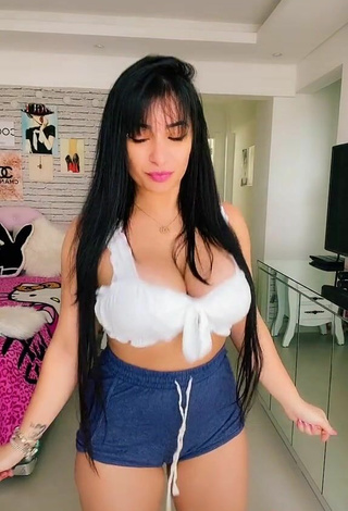 6. Luscious Emanuelly Raquel Shows Cleavage in White Crop Top and Bouncing Boobs