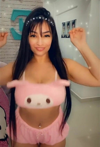 6. Hottest Emanuelly Raquel Shows Cleavage in Pink Crop Top and Bouncing Breasts