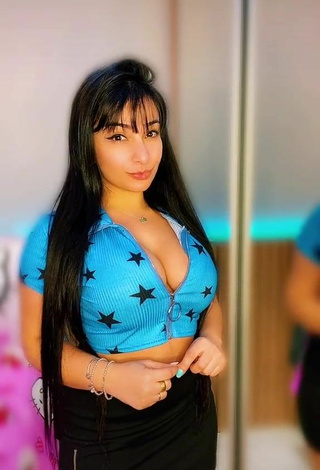 Sweetie Emanuelly Raquel Shows Cleavage in Crop Top