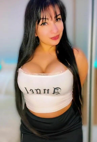 4. Dazzling Emanuelly Raquel Shows Cleavage in Inviting White Crop Top and Bouncing Boobs