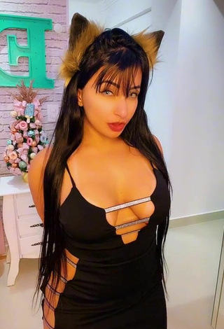 Emanuelly Raquel Demonstrates Magnificent Cleavage and Bouncing Boobs