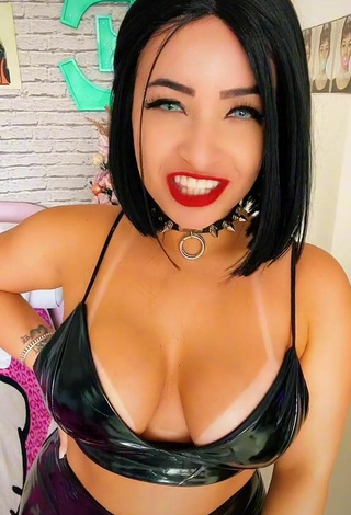 Emanuelly Raquel Shows Cleavage in Sexy Black Crop Top