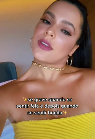 6. Sultry Emilly Araújo