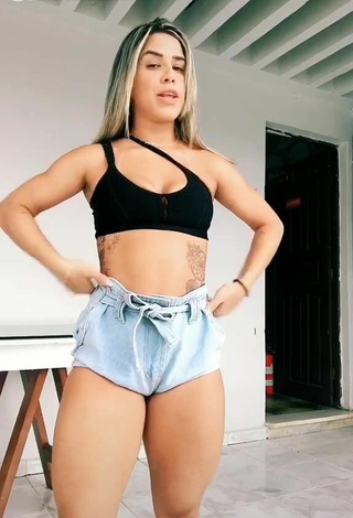 Luscious Andressita Chegou Shows Butt